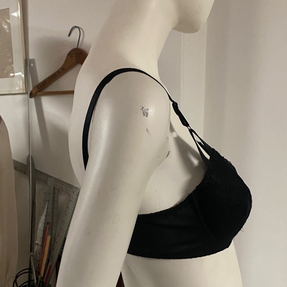 Frederick’s of Hollywood 90s Black Lace Bra Size 36B - Picture 4 of 7